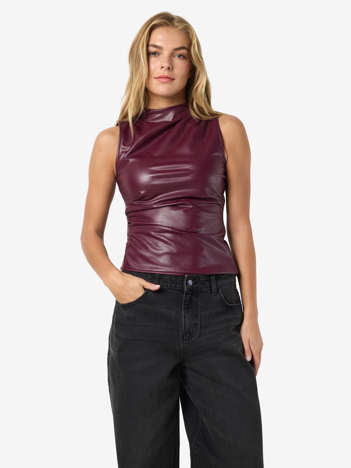 model_shot-front